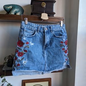 Zara Distressed and Embroidered Mini-Skirt, US S
